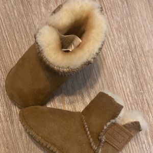 Minnetonka Baby Boots Size 2 Brown NWOT